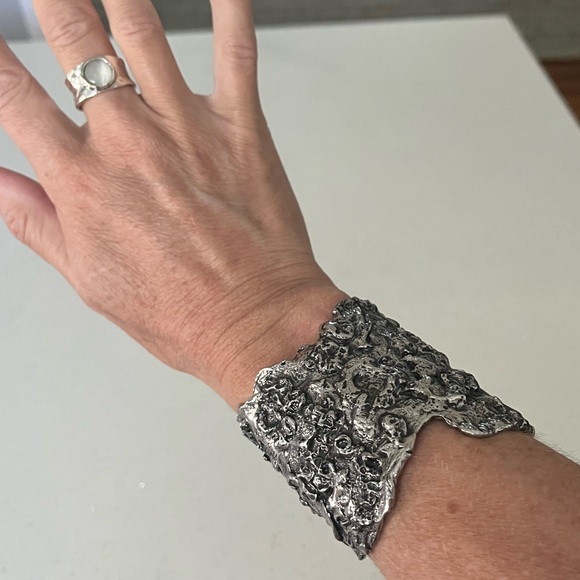 Alexander McQueen Molten Cuff Bracelet - Picture 8 of 15